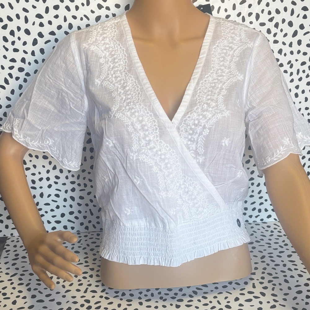 Abercrombie White Short Sleeve Wrap Embroidered Top XS Crop Fit